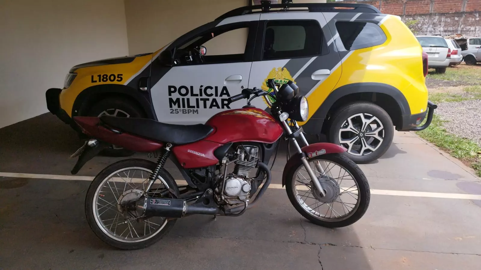 Motocicleta irregular é apreendida em Ivaté durante patrulhamento policial